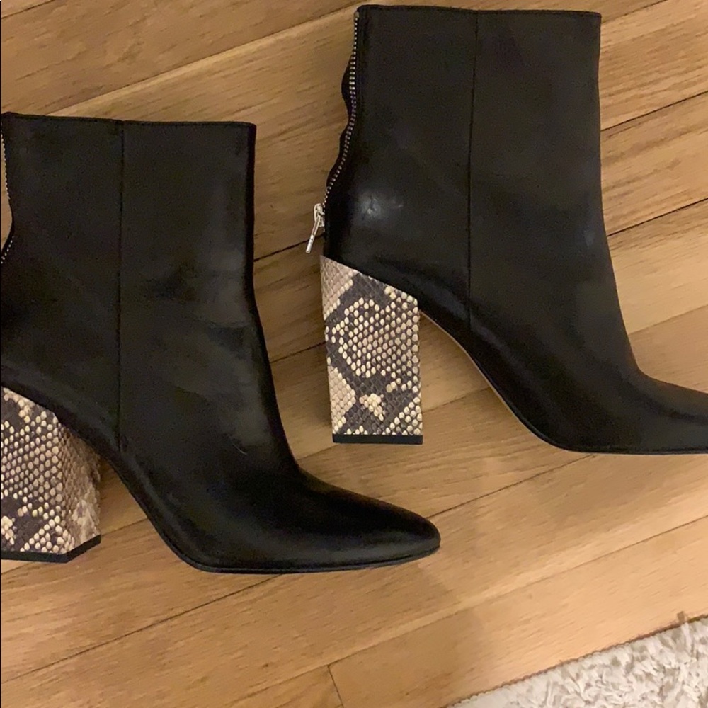 Dolce vita coby booties black size 8.5